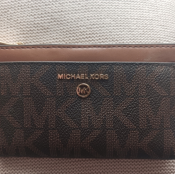 Michael Kors Wallet - Picture 1 of 6